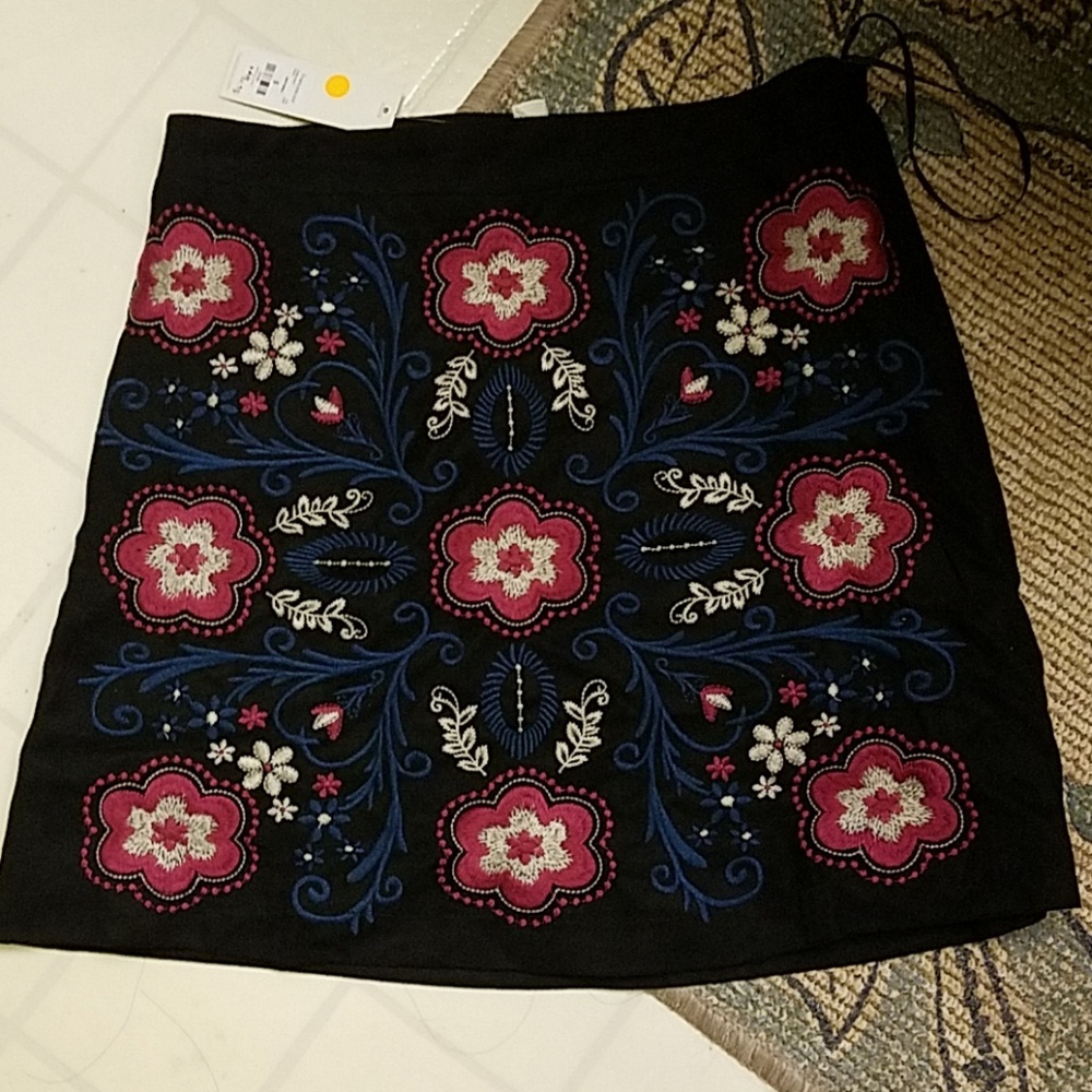 NWT embroidered skirt